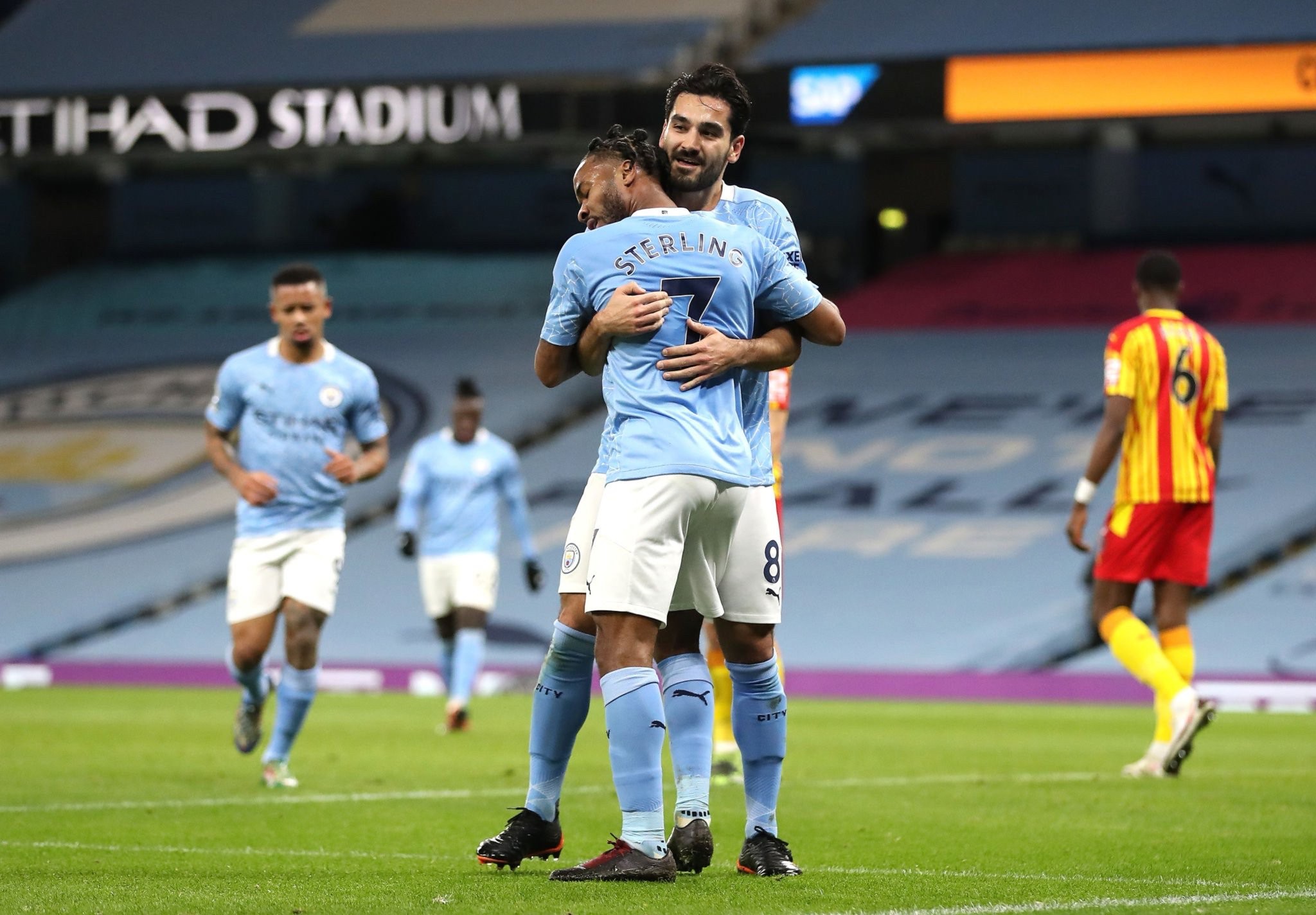 迷感到遗憾 迷感到遗憾